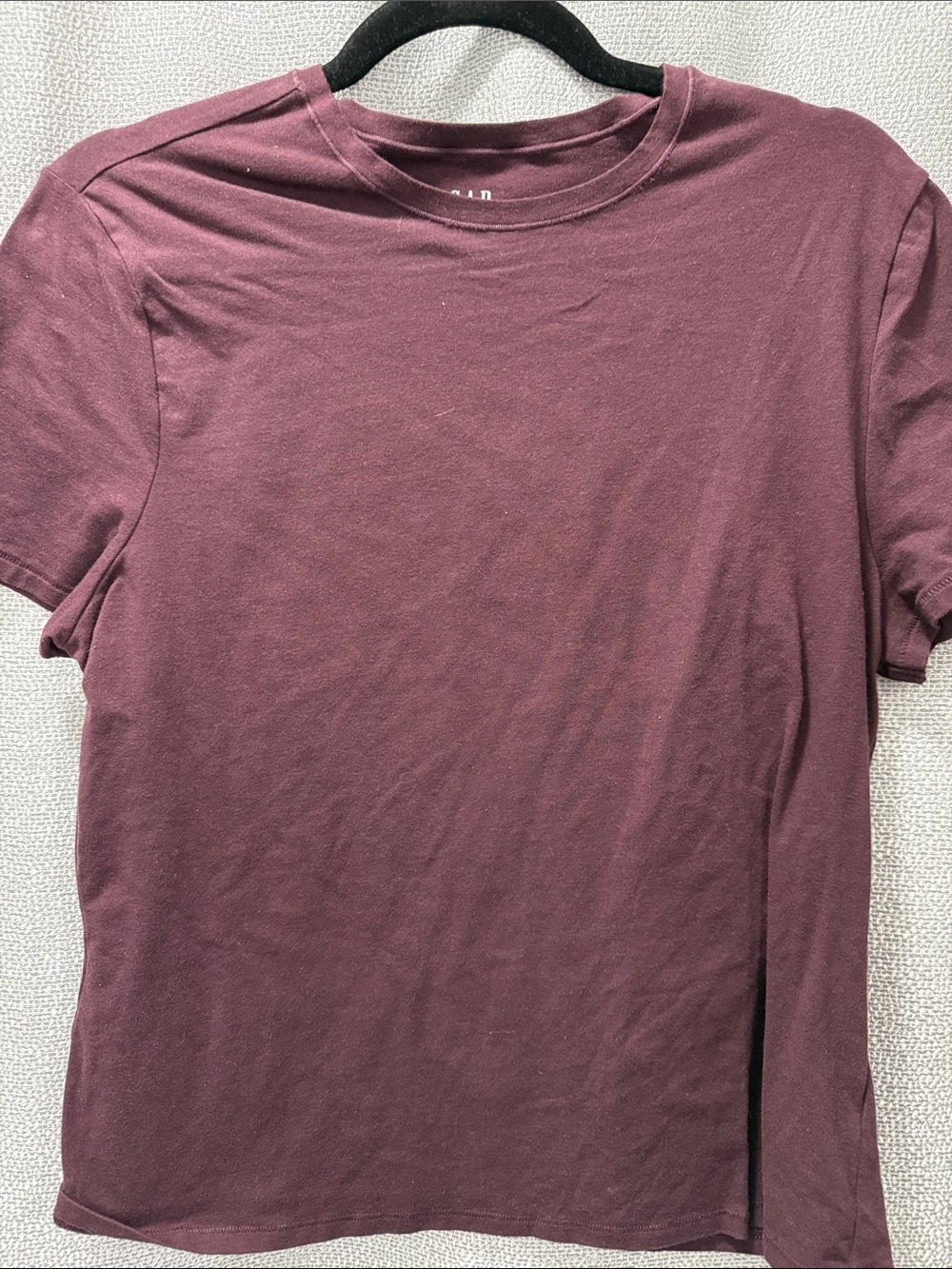 GAP Women’s Fitted Tee in Burgundy